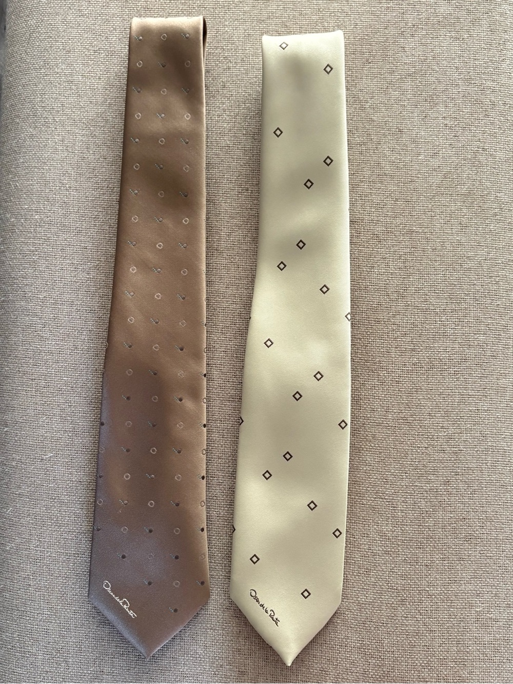 EUC Men’s Vintage OSCAR DE LA RENTA Bundle of Two Ties (Tan, Light Tan/Gold)